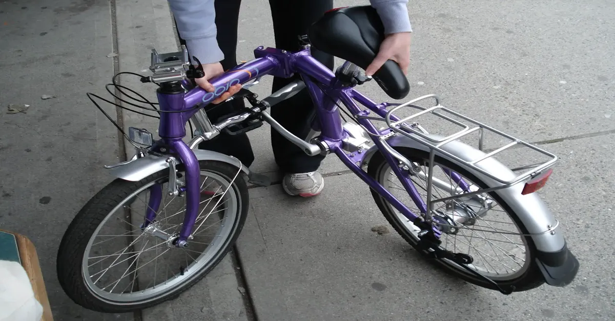 how to fold bike shorts